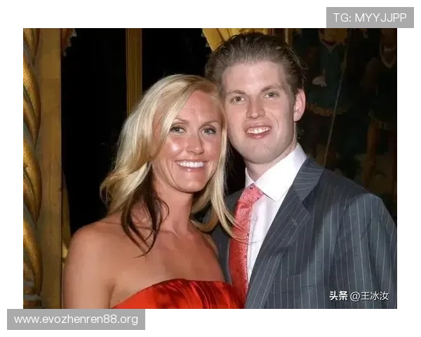 伊万卡随父亮相UFC现场特朗普亲吻女冠军举动引发热议全网关注